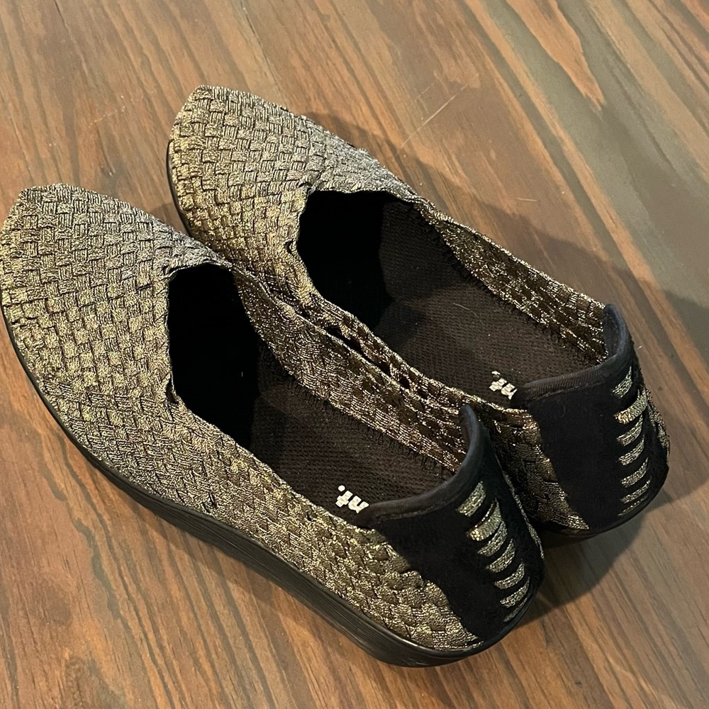 Ladies wedge summer/fall shoes, SUPER comfy.